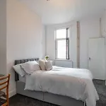 Urban Lux: Studio Suite 4