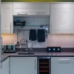 Exquisite, 2 Bed Apartment With Free Parking!