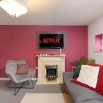 Comfy 2Br Apartment With Balcony - Waterlily