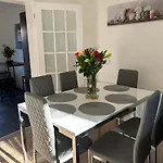 Modern House, Sleeps 5 In Central Coventry