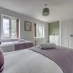 Gorgeous 5-Bedroom Home With Free Wifi Included