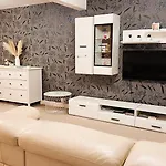 Entire 2 Beds Terrace House Near Ricoh Arena.