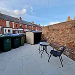 Incredible Private Rooms All With Private Bathrooms In A Fully Serviced House Next To City Centre With Free Parking