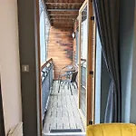 Gorgeous Modernised City Centre Apartment