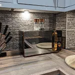 Gorgeous Modernised City Centre Apartment