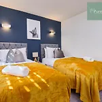 Beautiful Four Bed House By Purestay Short Lets & Serviced Accommodation Coventry With Parking