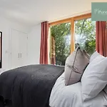 Beautiful Four Bed House By Purestay Short Lets & Serviced Accommodation Coventry With Parking