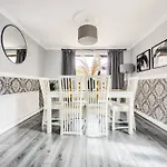 Low Rate - Coventry For 3 Bedroom House With Garden, Free Netflix And Unlimited Wi-Fi - Driveway Parking - Agc