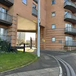 Triumph House - 3-Bed 2-Bath Apartment In Coventry City Centre By Covstays