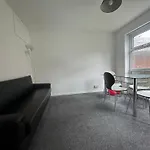 Homestays-Close To Coventry City And University I Free Parking I Wi-Fi