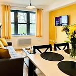 Quantum Modern 2 Bedroom Apartment With Free Parking