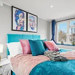 Central Coventry, Cinema Tv Games Room, Sleeps 11