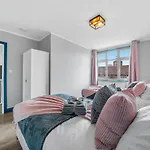 Central Coventry, Cinema Tv Games Room, Sleeps 11