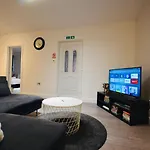 Remarkable 3-Bed Ground Floor Apartment - Coventry