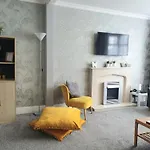 Spacious City Home With Free Parking, Fast Wi-Fi & Netflix