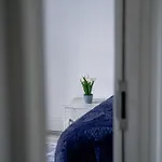 Hiltop 2Bed Apartment, Near City Centre, Sleeps 4 With Parking
