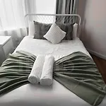 Spacious Ensuite Room