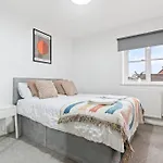 Anglian Retreat - Close To City Centre - Free Parking, Fast Wifi And Smart Tv By Yoko Property