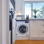 Stunning 2 Bedroom Apartment - Close To City Centre - Free Parking, Super-Fast Wifi, Smarttv, Private Balcony And Communal Garden By Yoko Property
