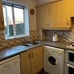 Cov - 3 Bed - Two Park Spaces - Contractors