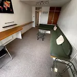 Two-Bedroom Flat Close To Uni & Shopping Center With Free Parking