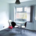 Homestays - Modern House Near Coventry City Centre