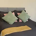 Room In Guest Room - Nice Double Room In Coventry