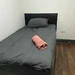 Room In Guest Room - Nice Big Room In Coventry
