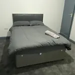 Room In Guest Room - Comfortable Room Near Coventry City Centre