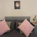 Room In Guest Room - Single Room In Coventry