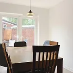 Room In Guest Room - Beautiful Big Room In Coventry