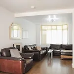 Room In Guest Room - Beautiful Big Room In Coventry