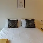 Room In Guest Room - Large Room In Coventry