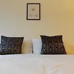 Room In Guest Room - Large Room In Coventry