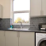 Charming 2Bed Gem - Free Parking & Netflix, Wifi, Walk To Coventry City Centre