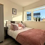 Modern 2 Bedroom Apartment