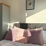 Modern 2 Bedroom Apartment