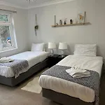 Spacious 4 Bedroom Contractors Friendly Home In Coventry Near Jaguar Land Rover & City Centre