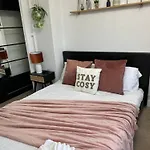 Spacious 4 Bedroom Contractors Friendly Home In Coventry Near Jaguar Land Rover & City Centre