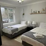 Spacious 4 Bedroom Contractors Friendly Home In Coventry Near Jaguar Land Rover & City Centre