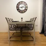 Coventry - 3 Beds - Pet Friendly - Free Parking