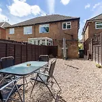 2Br Flat, Free Parking, Wifi, Smart Tv