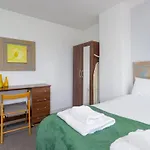 4Br With Private Parking
