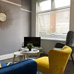 Free Parking, Free Wifi, City Centre, Contractor And Family Friendly