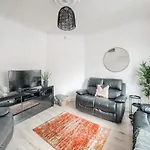 4 Bedroom House - Coventry - Wifi