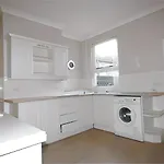 Charming 2Bed House In Cv2 Area