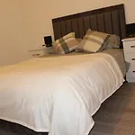 Charming 2Bed House In Cv2 Area