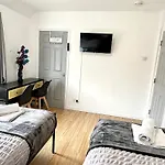 4 Ensuite Bedroom Entire House Sleeps 10 Driveway Parking Near Coventry Univesity And City Center