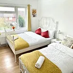 4 Ensuite Bedroom Entire House Sleeps 10 Driveway Parking Near Coventry Univesity And City Center