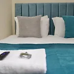 Monks Villa Fully Furnished Home Coventry